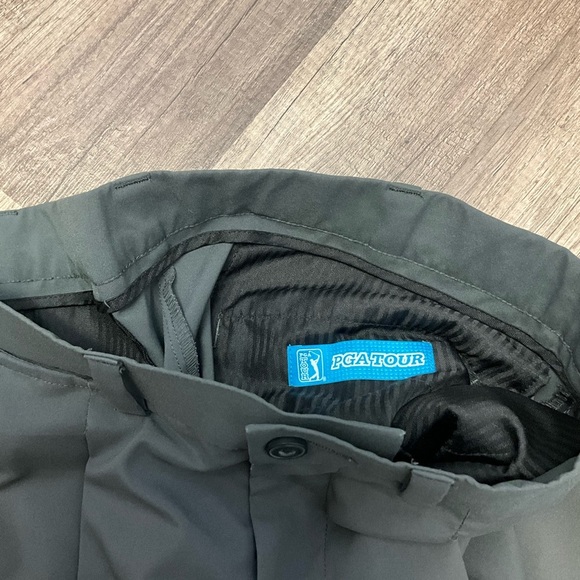 PGA TOUR Men’s Golf Shorts Size 30 In Dark Gray - Picture 2 of 5